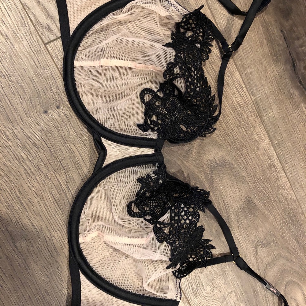 NWT Victoria’s Secret Bra 32D